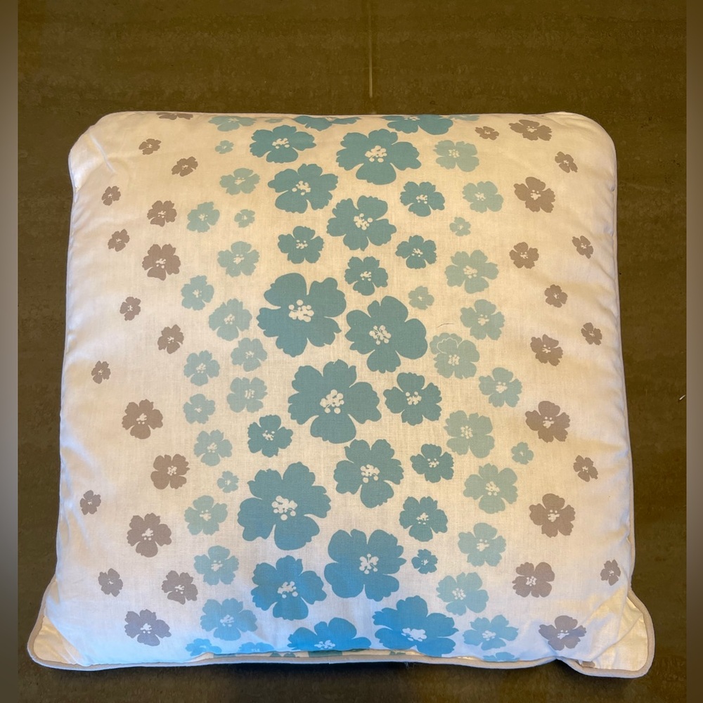 NWOT - Sunham Home Fashions Decorative Pillow 15”x15”